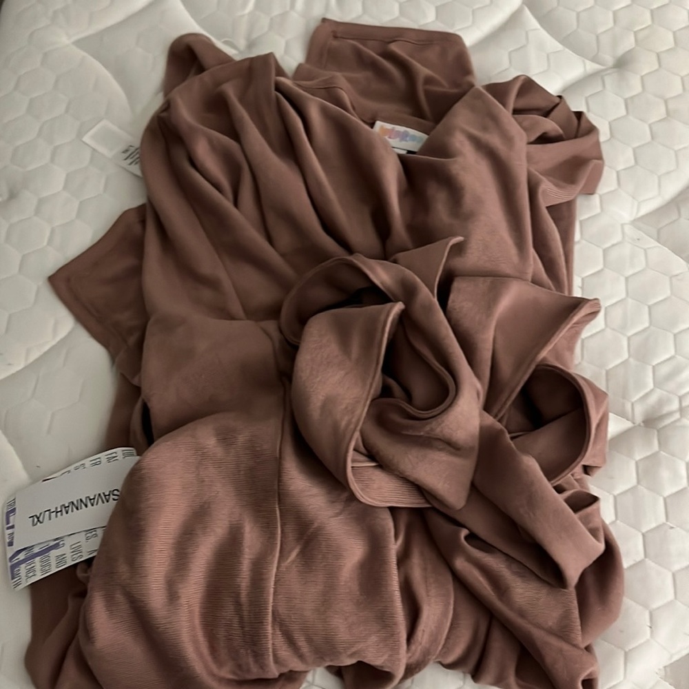 Pinkish/mauve thick material shrug wrap with tie